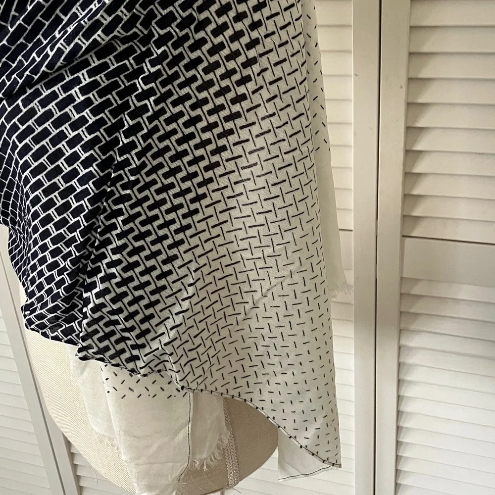Navy and White Patterned Women's Wrap‎ Scarf Graphic Abstract Print